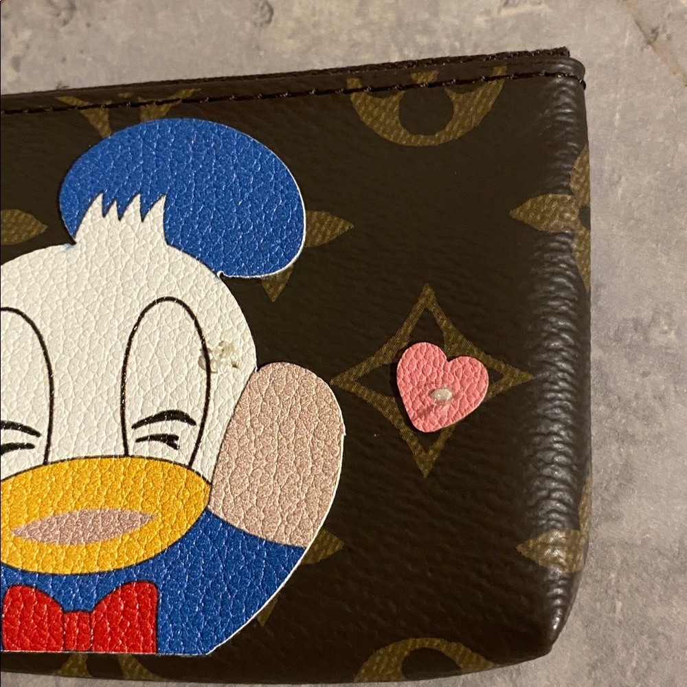 Donald Duck Monogram Coin Pouch - Picture 4 of 8